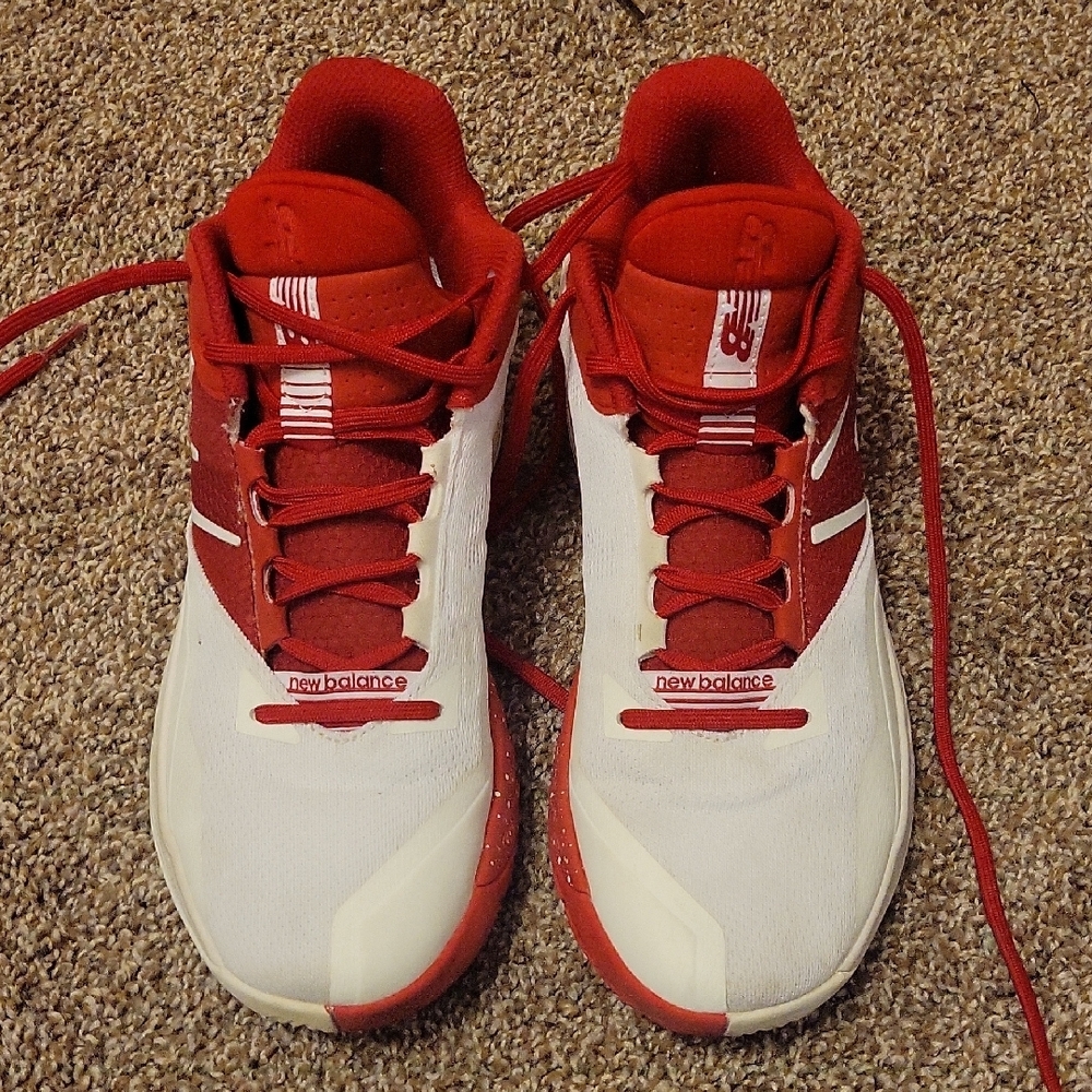 New Balance Red and White Athletic Shoes for Dynamic Performance